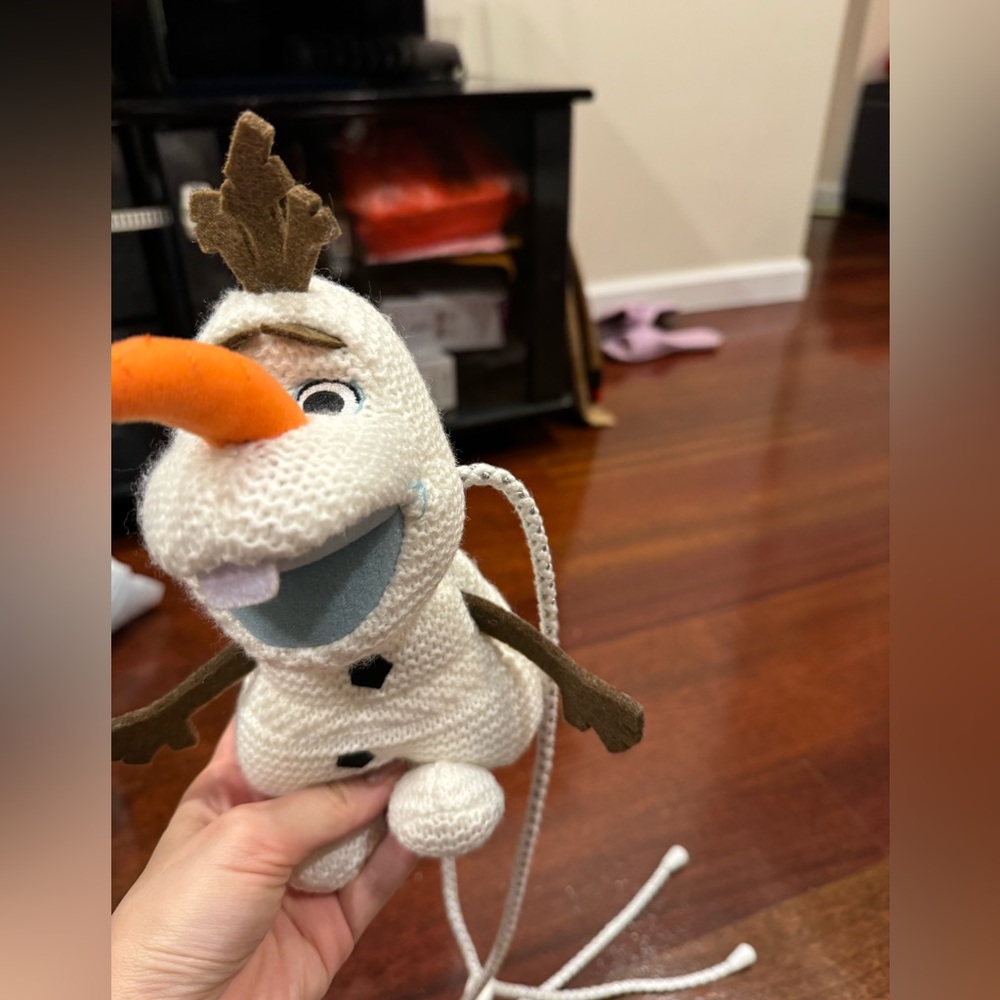 Hong Kong Disneyland Limited Edition Olaf Plushy Shoulder Bag - Picture 2 of 5
